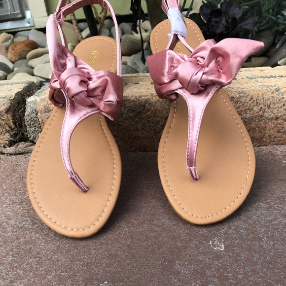 New BOW T STRAP THONG SANDAL 🎊Host pick🎊 - Picture 2 of 7